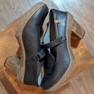 El Naturalista Haya leather pumps